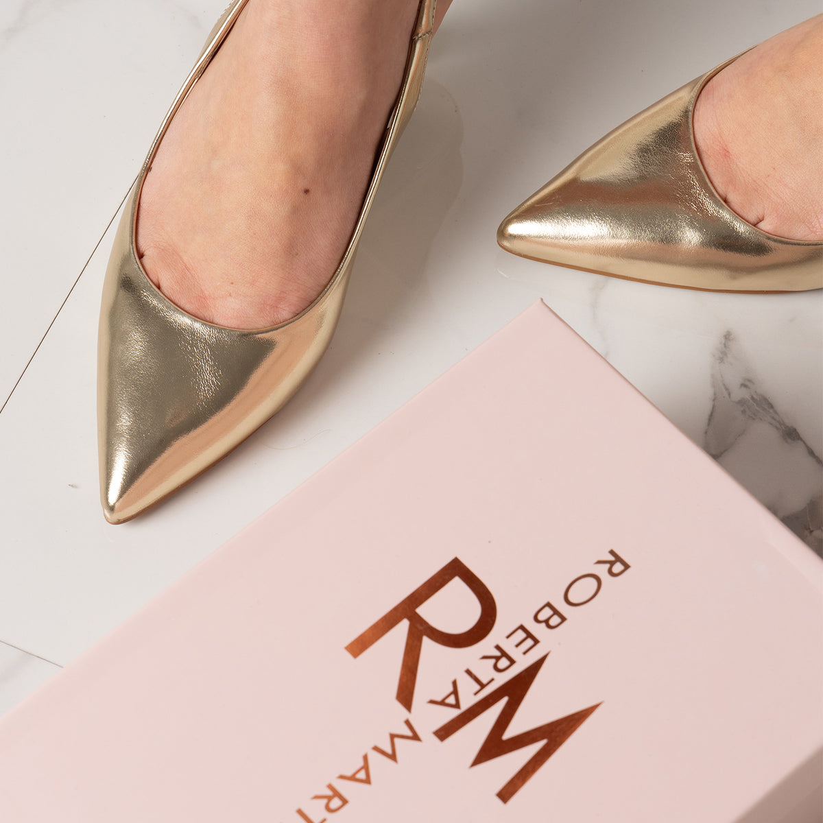 Lisa-Dekolleté mit goldlaminiertem Riemen