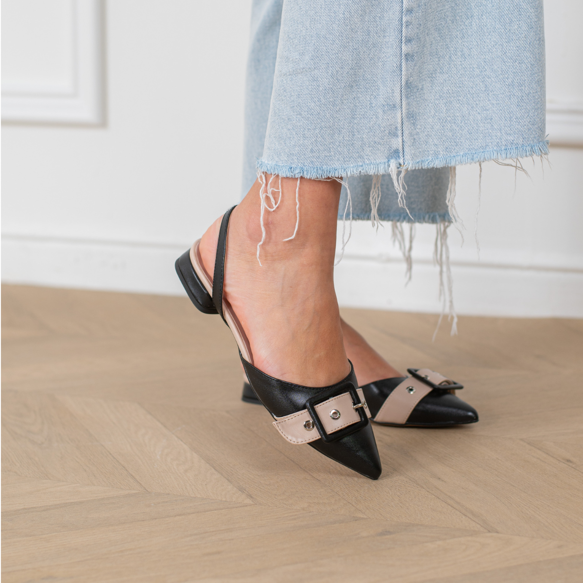 Ballerina Ada Décolleté con Cinturino Nero- Beige