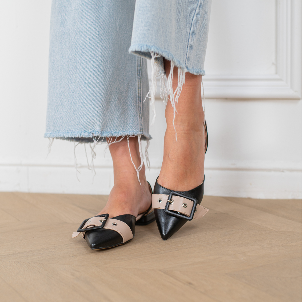 Ballerina Ada Décolleté con Cinturino Nero- Beige