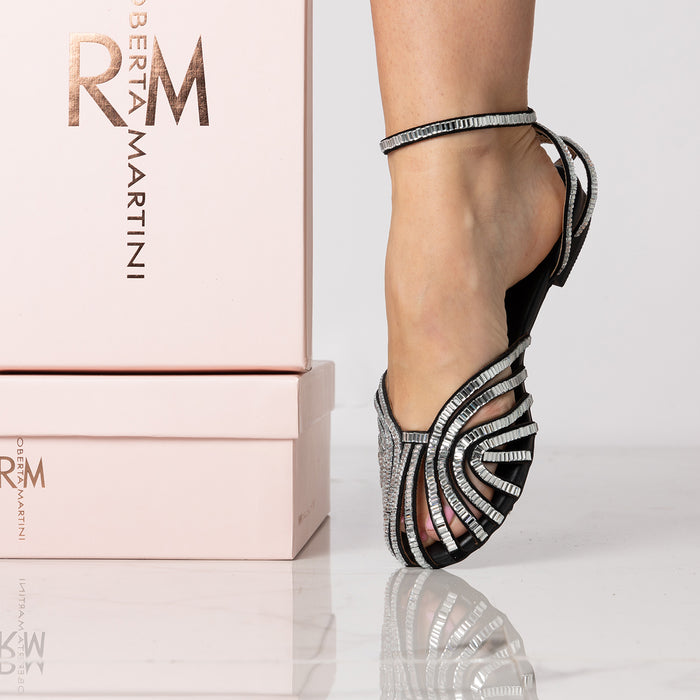 Flache Livia Black Strass-Sandale