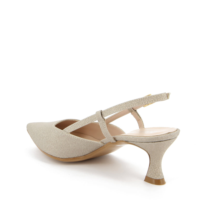 Slingback décolleté with beige wedding band