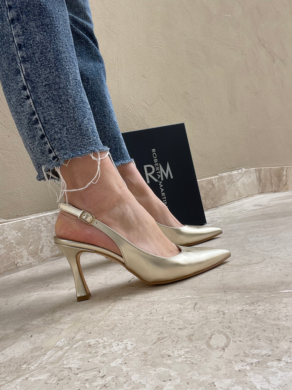 Décolleté Slingback Elsa con Cinturino Laminato Oro